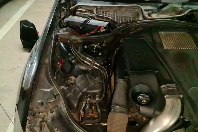 Used Mercedes-Benz S-Class 2011 S 500 L CGI 4MATIC Engine Bay Right
