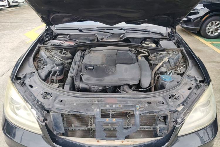 Used Mercedes-Benz S-Class 2011 S 350 L CGI Engine Bay