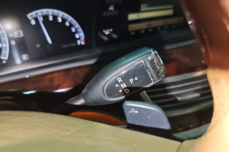 Used Mercedes-Benz S-Class 2011 S 500 L CGI 4MATIC Gear Lever
