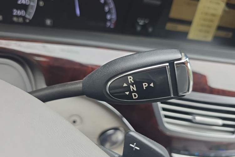 Used Mercedes-Benz S-Class 2011 S 500 L CGI 4MATIC Gear Lever