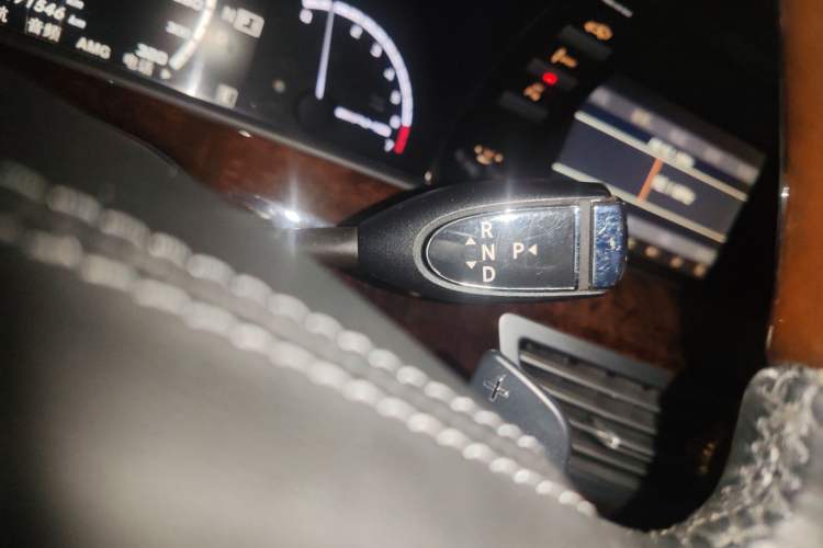 Used Mercedes-Benz S-Class 2011 S 500 L CGI 4MATIC Gear Lever