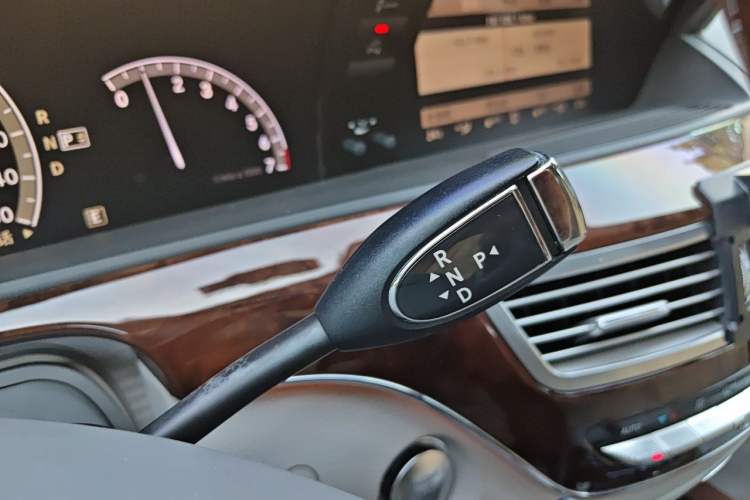 Used Mercedes-Benz S-Class 2011 S 350 L CGI 4MATIC Gear Lever