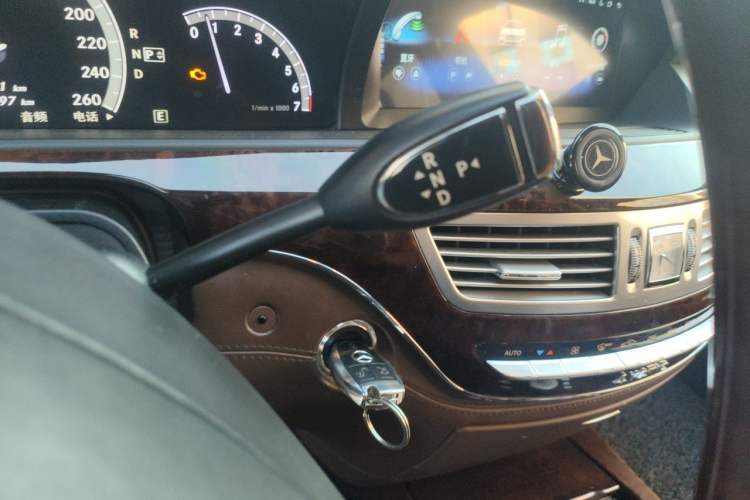 Used Mercedes-Benz S-Class 2011 S 500 L CGI 4MATIC Gear Lever