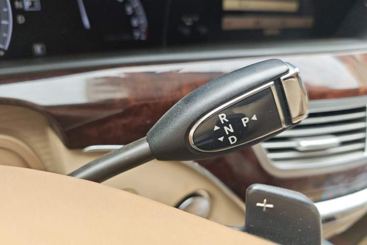 Used Mercedes-Benz S-Class 2011 S 500 L CGI 4MATIC Gear Lever