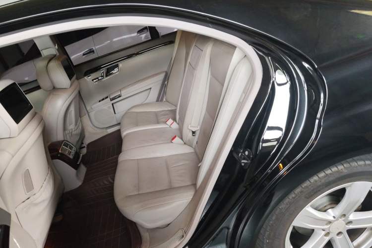 Used Mercedes-Benz S-Class 2011 S 350 L CGI 4MATIC Left Rear Seat