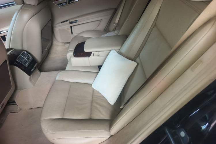 Used Mercedes-Benz S-Class 2011 S 500 L CGI 4MATIC Left Rear Seat