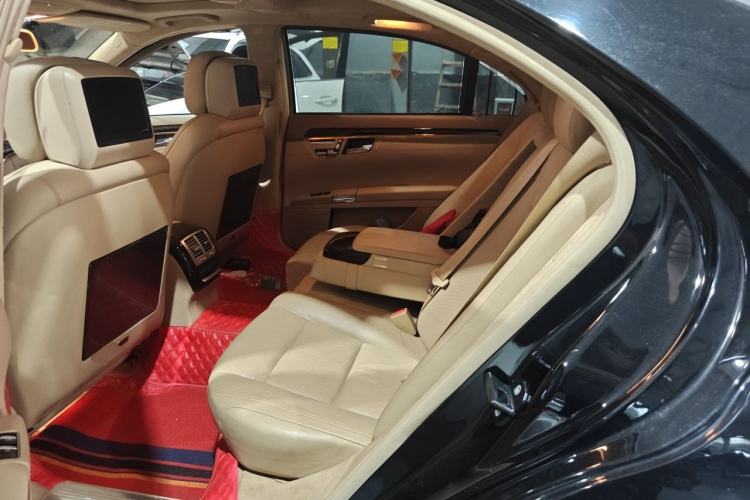 Used Mercedes-Benz S-Class 2011 S 500 L CGI 4MATIC Left Rear Seat
