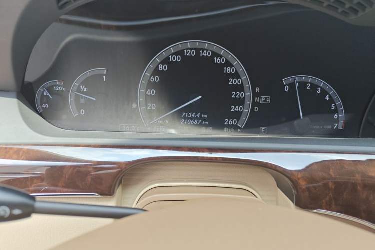 Used Mercedes-Benz S-Class 2011 S 350 L CGI Odometer Close Up