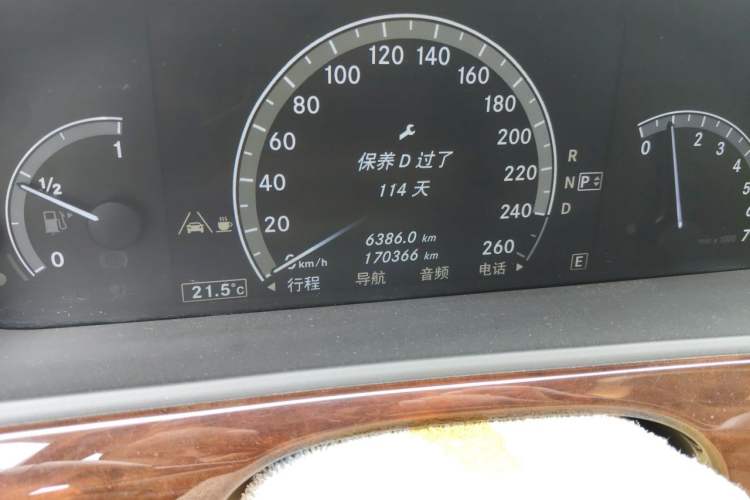 Used Mercedes-Benz S-Class 2011 S 500 L CGI 4MATIC Odometer Close Up