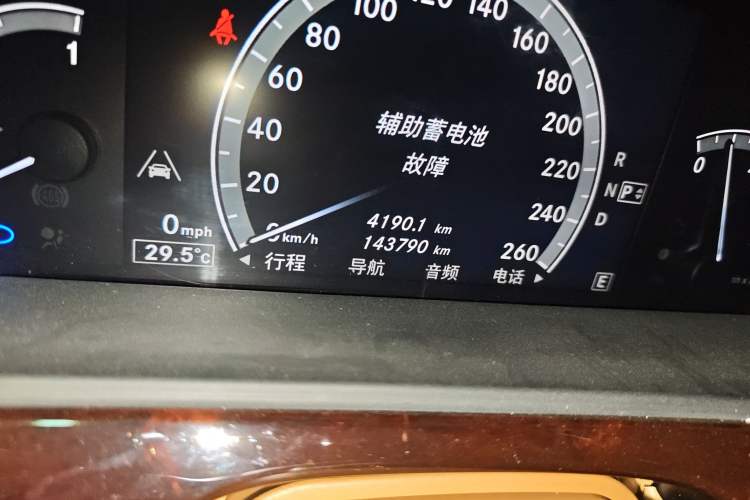 Used Mercedes-Benz S-Class 2011 S 500 L CGI 4MATIC Odometer Close Up
