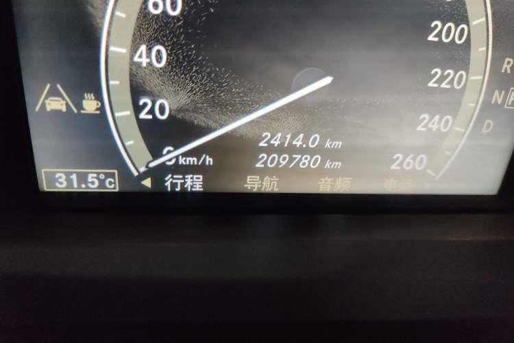 Used Mercedes-Benz S-Class 2011 S 350 L CGI Odometer Close Up
