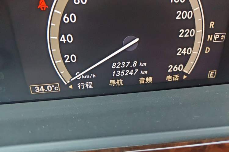 Used Mercedes-Benz S-Class 2011 S 350 L CGI 4MATIC Odometer Close Up