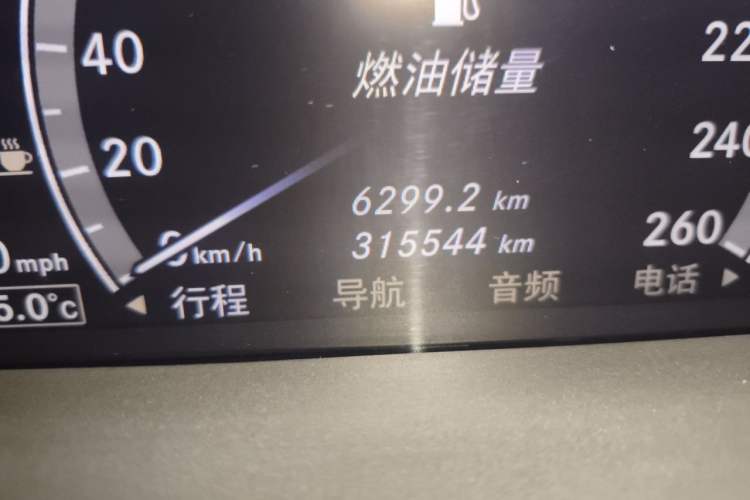Used Mercedes-Benz S-Class 2011 S 350 L CGI Odometer Close Up