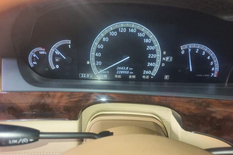 Used Mercedes-Benz S-Class 2011 S 500 L CGI 4MATIC Odometer Close Up