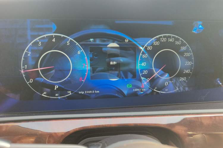 Used Mercedes-Benz S-Class 2011 S 350 L CGI Odometer Close Up