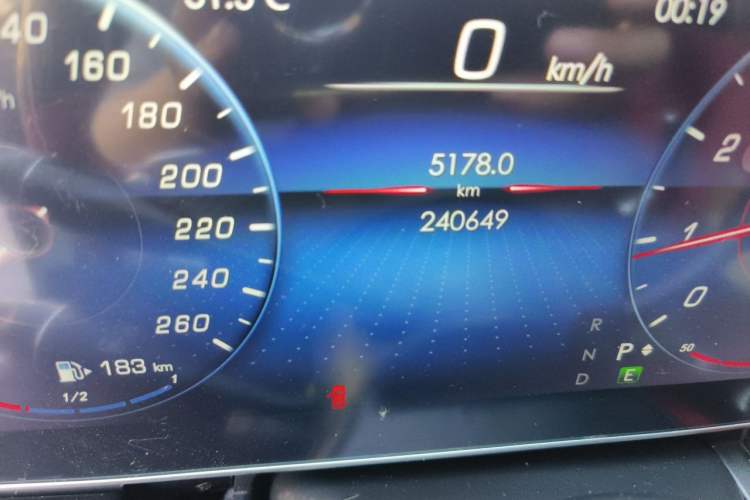 Used Mercedes-Benz S-Class 2011 S 350 L CGI Odometer Close Up