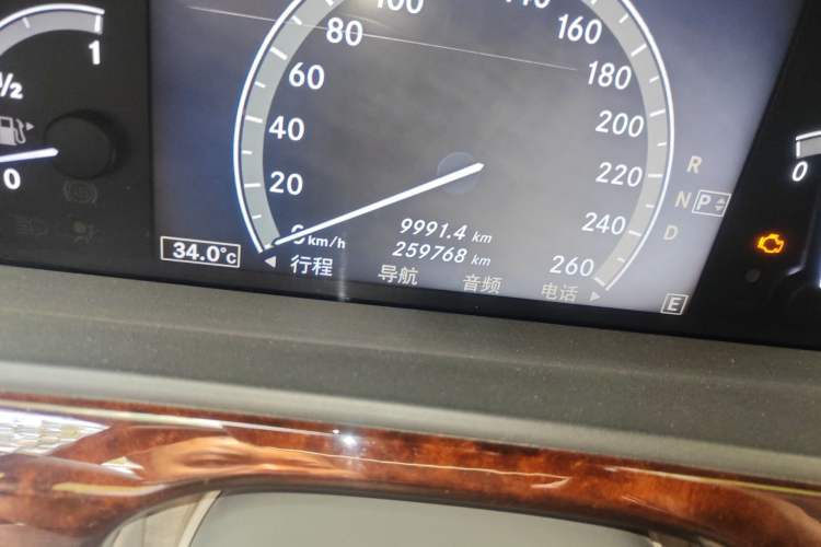 Used Mercedes-Benz S-Class 2011 S 350 L CGI Odometer Close Up