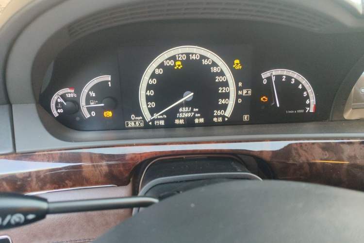 Used Mercedes-Benz S-Class 2011 S 500 L CGI 4MATIC Odometer Close Up