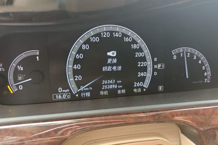 Used Mercedes-Benz S-Class 2011 S 500 L CGI 4MATIC Odometer Close Up