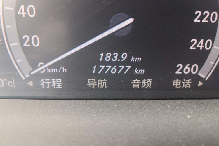 Used Mercedes-Benz S-Class 2011 S 500 L CGI 4MATIC Odometer Close Up