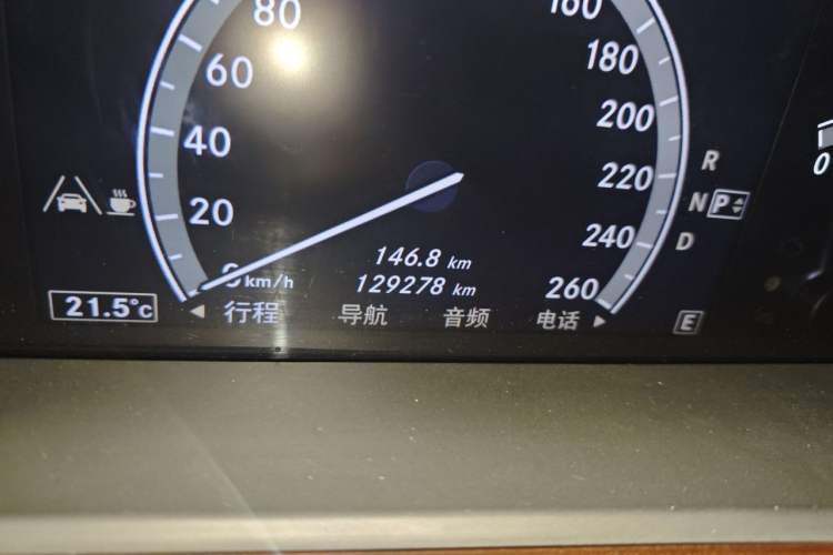 Used Mercedes-Benz S-Class 2011 S 350 L CGI Odometer Close Up