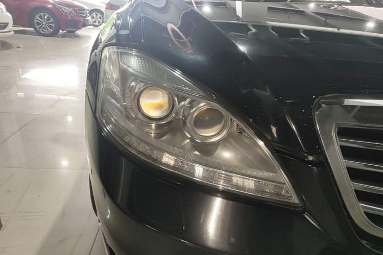 Used Mercedes-Benz S-Class 2011 S 350 L CGI Right Front Headlight