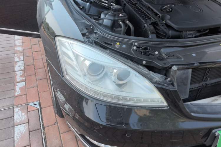 Used Mercedes-Benz S-Class 2011 S 350 L CGI Right Front Headlight