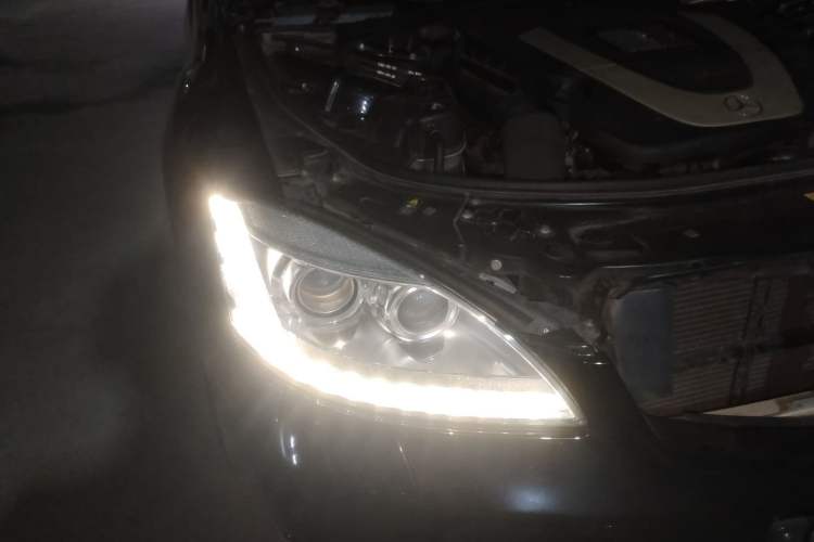 Used Mercedes-Benz S-Class 2011 S 350 L CGI Right Front Headlight