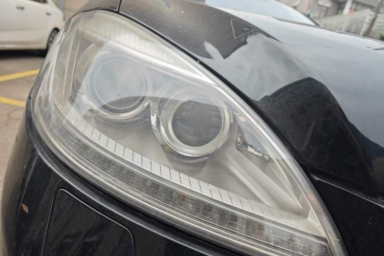Used Mercedes-Benz S-Class 2011 S 350 L CGI Right Front Headlight