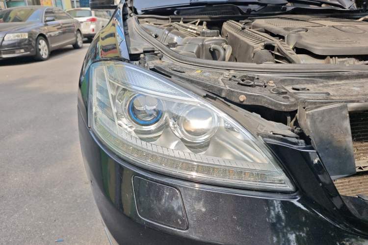 Used Mercedes-Benz S-Class 2011 S 350 L CGI Right Front Headlight