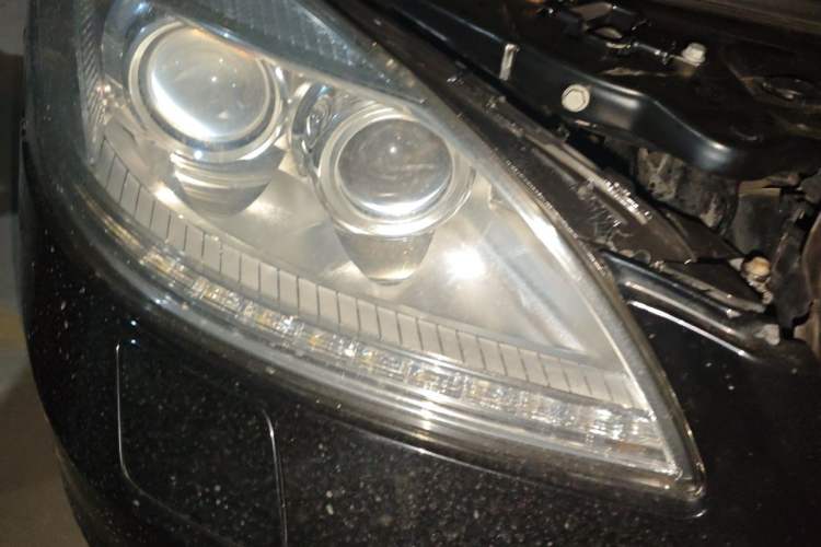 Used Mercedes-Benz S-Class 2011 S 350 L CGI Right Front Headlight