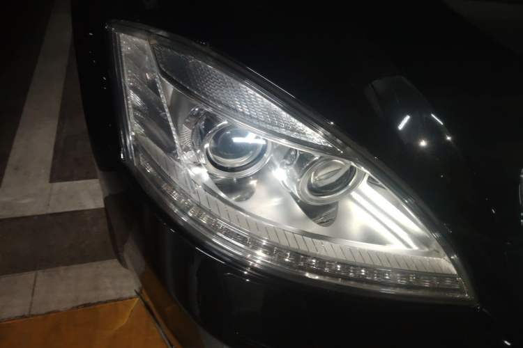 Used Mercedes-Benz S-Class 2011 S 350 L CGI 4MATIC Right Front Headlight