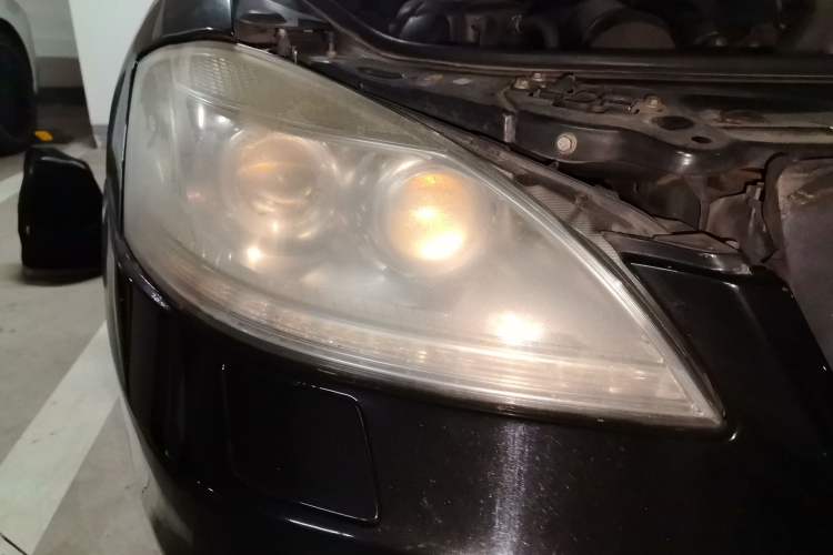 Used Mercedes-Benz S-Class 2011 S 500 L CGI 4MATIC Right Front Headlight
