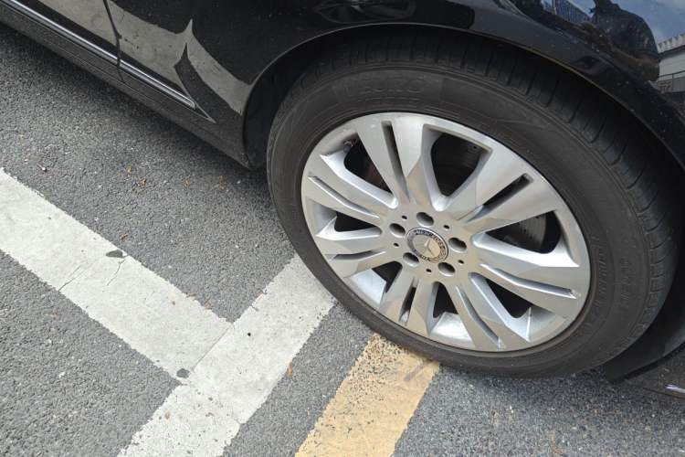 Used Mercedes-Benz S-Class 2011 S 350 L CGI Right Front Wheel Hub