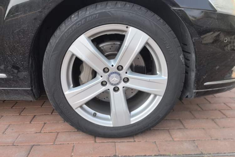 Used Mercedes-Benz S-Class 2011 S 350 L CGI Right Front Wheel Hub