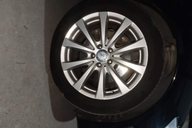Used Mercedes-Benz S-Class 2011 S 350 L CGI Right Front Wheel Hub