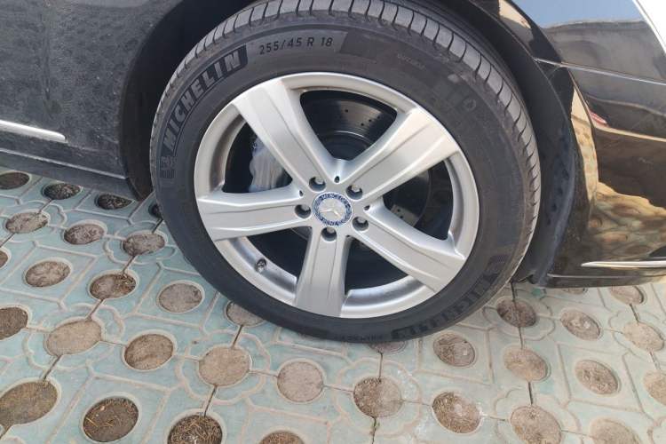 Used Mercedes-Benz S-Class 2011 S 350 L CGI 4MATIC Right Front Wheel Hub