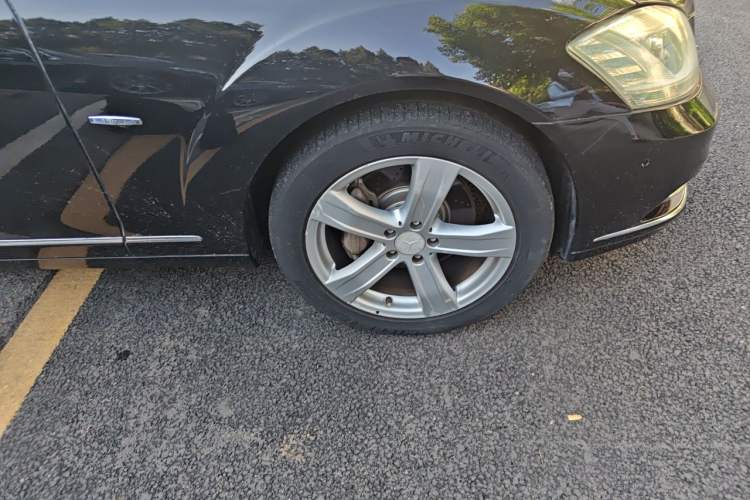 Used Mercedes-Benz S-Class 2011 S 350 L CGI 4MATIC Right Front Wheel Hub