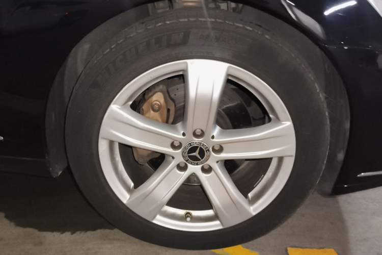 Used Mercedes-Benz S-Class 2011 S 350 L CGI Right Front Wheel Hub