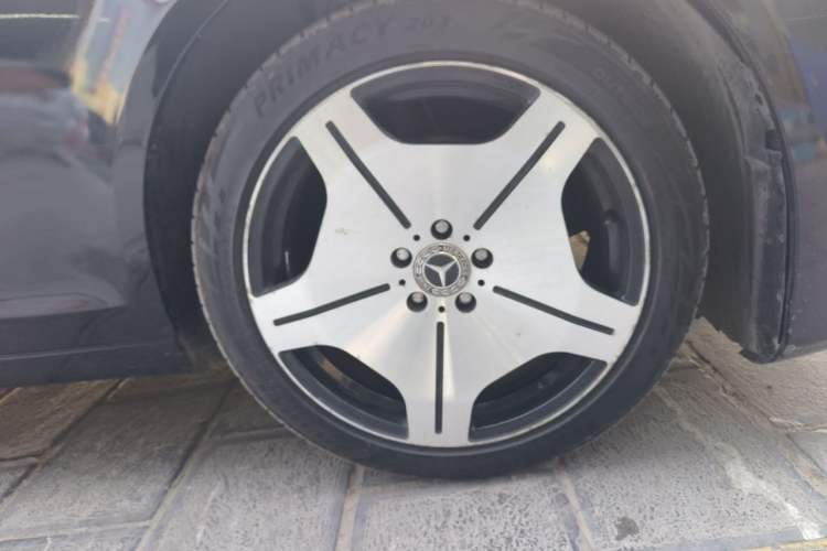 Used Mercedes-Benz S-Class 2011 S 350 L CGI Right Front Wheel Hub