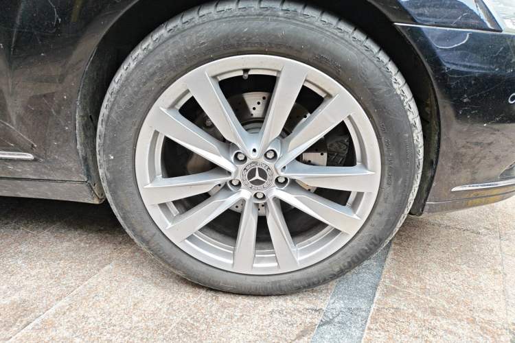 Used Mercedes-Benz S-Class  Right Front Wheel Hub