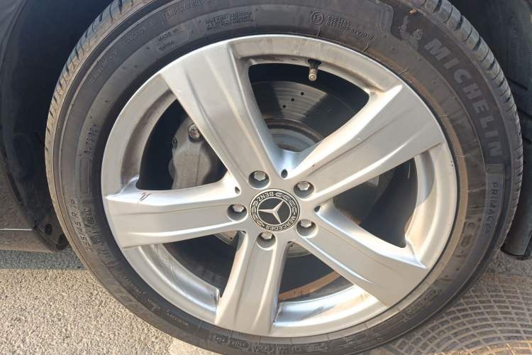 Used Mercedes-Benz S-Class 2011 S 350 L CGI Right Front Wheel Hub