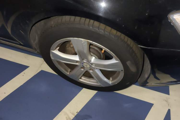 Used Mercedes-Benz S-Class 2011 S 350 L CGI Right Front Wheel Hub