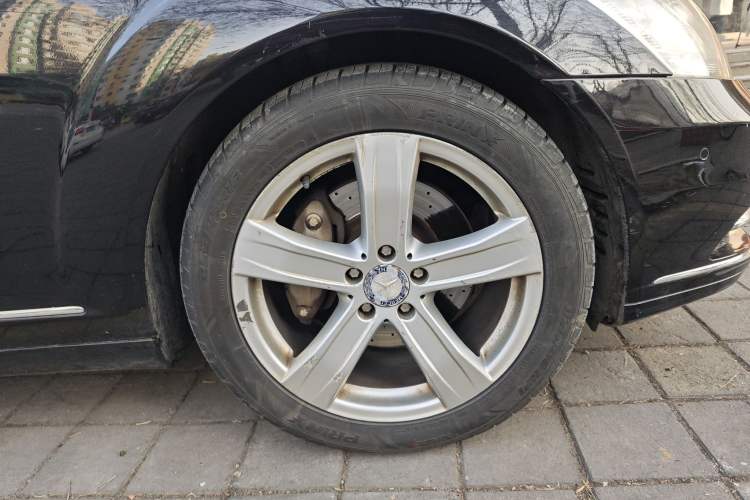 Used Mercedes-Benz S-Class 2011 S 350 L CGI Right Front Wheel Hub
