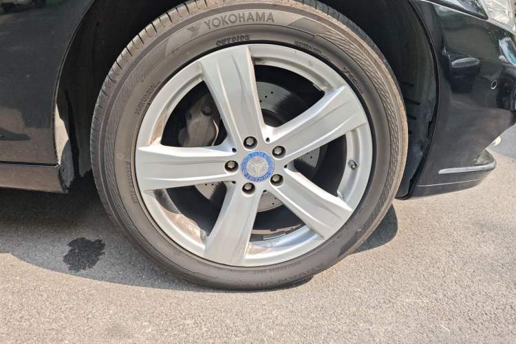Used Mercedes-Benz S-Class 2011 S 350 L CGI Right Front Wheel Hub