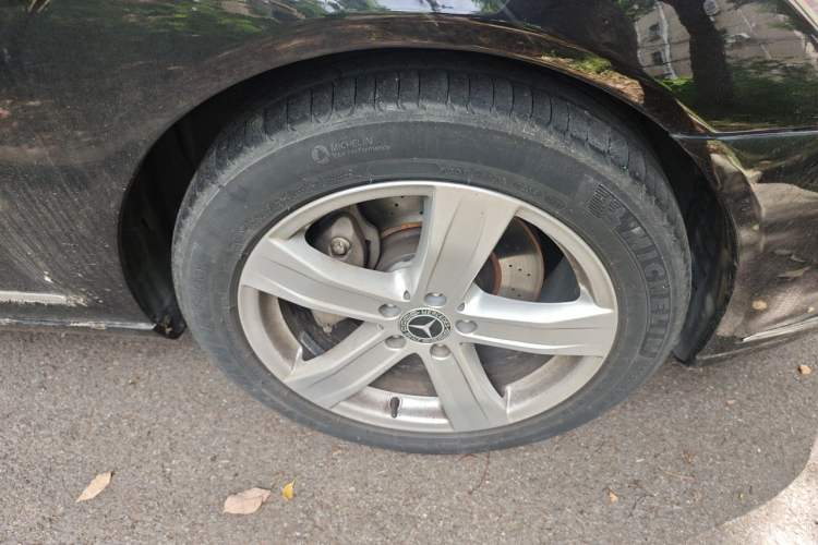 Used Mercedes-Benz S-Class 2011 S 350 L CGI 4MATIC Right Front Wheel Hub