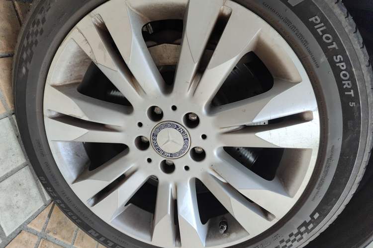 Used Mercedes-Benz S-Class 2011 S 500 L CGI 4MATIC Right Front Wheel Hub