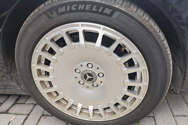 Used Mercedes-Benz S-Class 2011 S 500 L CGI 4MATIC Right Front Wheel Hub