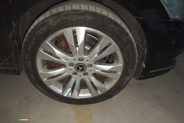 Used Mercedes-Benz S-Class 2011 S 350 L CGI Right Front Wheel Hub