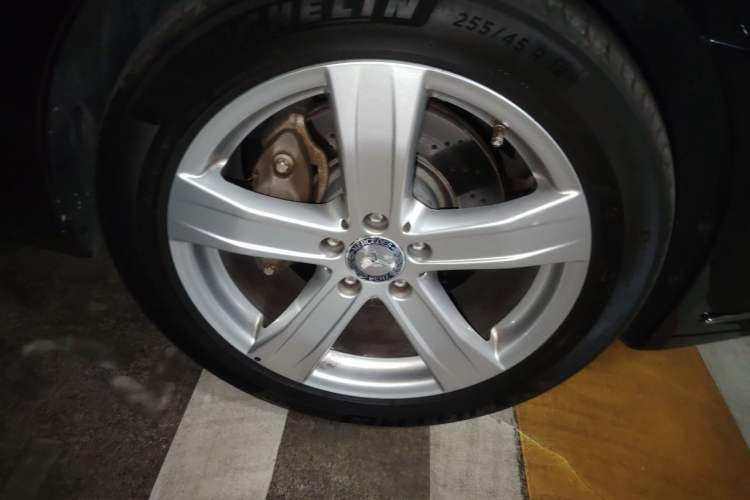 Used Mercedes-Benz S-Class 2011 S 350 L CGI 4MATIC Right Front Wheel Hub